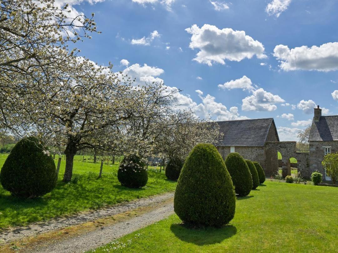 Le Manoir De La Besliere - Gite Et Chambres D'Hotes Folligny Buitenkant foto